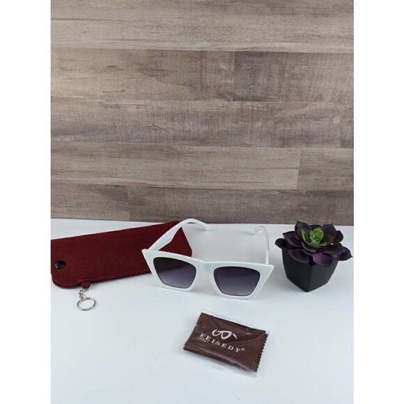 White Retro Style Sunglasses - Picture 1 of 12